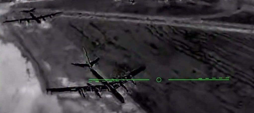 Дрони СБС знищили "Іскандер" на позиції та 2 літаки Ту-142 на аеродромі в росії (відео)
