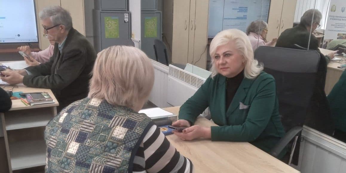 На базе Координационного центра оказания помощи внутренне перемещенным лицам с Луганщины в Ивано-Франковской области состоялся личный прием граждан руководством Нижнетепловской сельской военной администрации. Фото: Нижнетепловская СВА