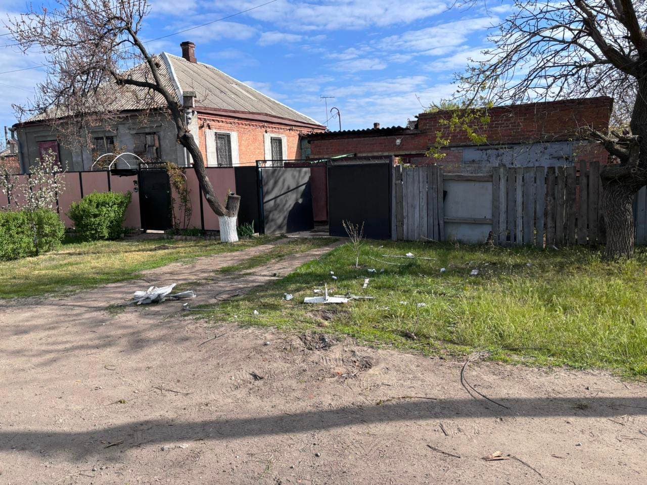 <em>Наслідки ворожих обстрілів у Словʼянську. Фото: МВА</em>