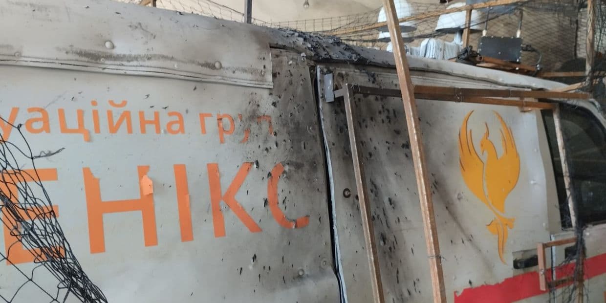 Наслідки російського дронового удару по еваку рятувальників у Дружківці. Фото: ДСНС Донеччини