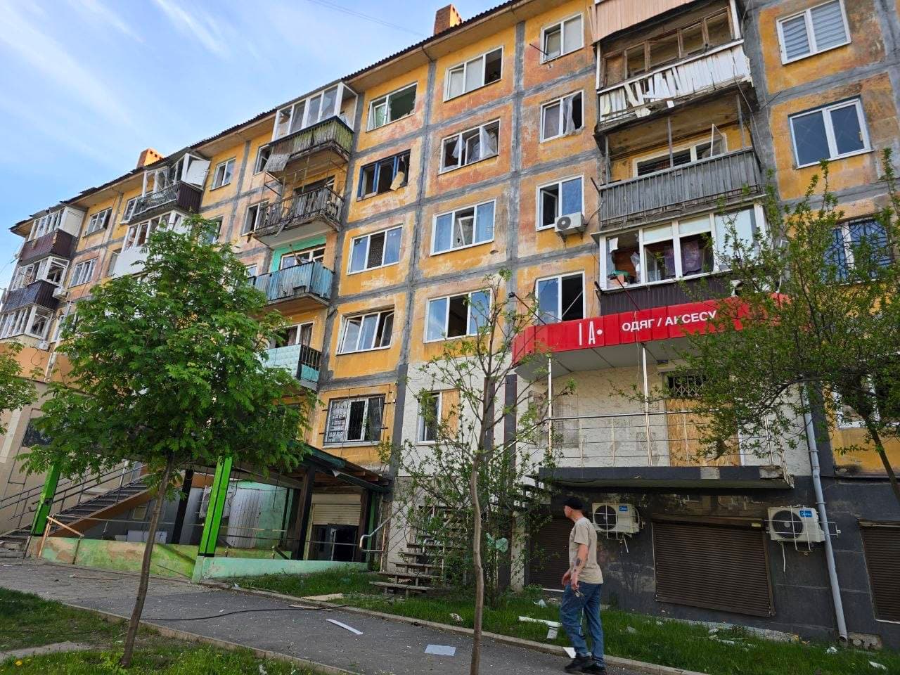 <em>Последствия бомбового взрыва в Краматорске, 5 мая. Фото: из поста Вадима Филашкина в Facebook.</em>