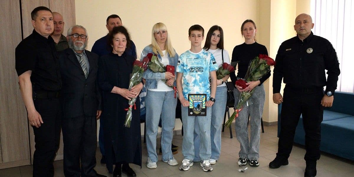 Родинам полеглих поліціянтів Донеччини вручили державні нагороди (фото)