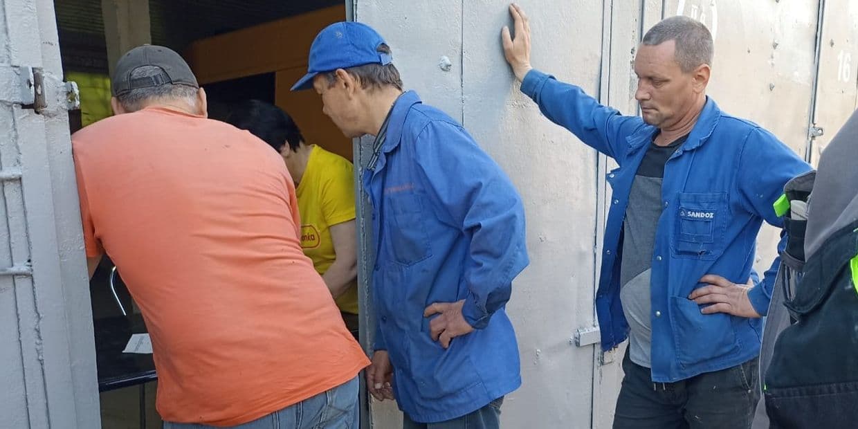 Працівники "Донецькоблгазу" та Краматорського УГГ отримали гуманітарні продуктові набори. Фото: Донецькоблгаз