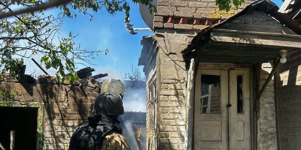 В Краматорске и Славянске горели квартиры в многоэтажках, пожарные также ликвидировали последствия обстрелов (фото)