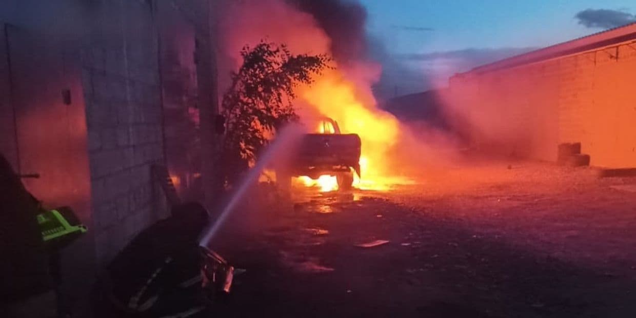 У Краматорську горіла автівка: по ній вдарив ворожий дрон (фото)