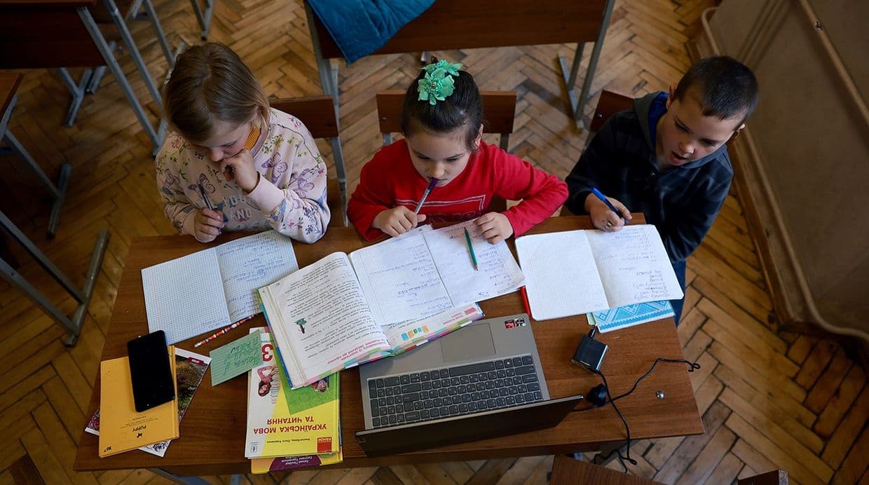 <em>В Хмельницкой области Волочисская громада оказывает поддержку детям ВПЛ: в частности, для ВПЛ из Черкасской громады Донецкой области. Иллюстративное фото: gettyimages.com</em>
