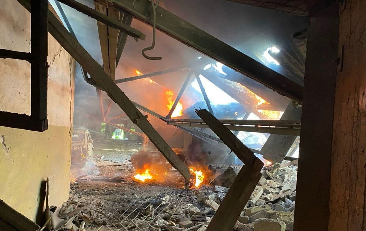 У Краматорську після ворожого удару рятувальники вивільнили людей із заблокованих квартир