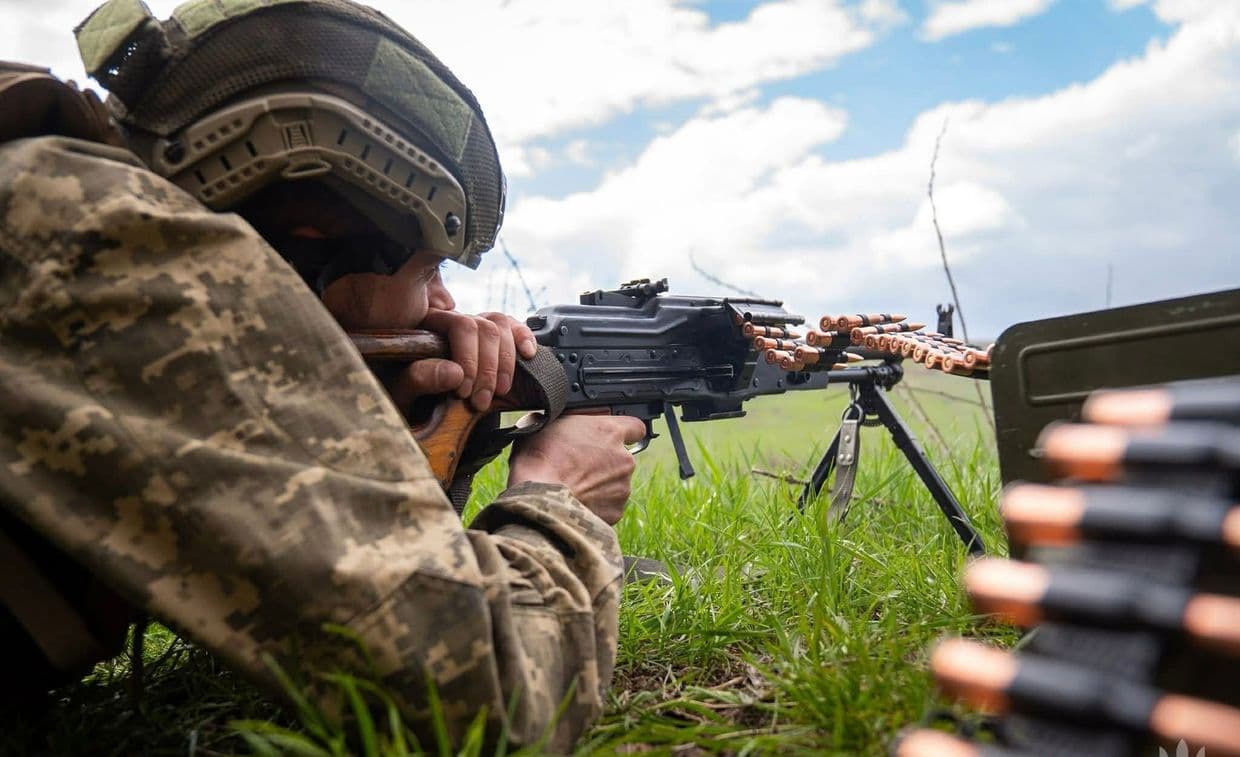 Знекровити логістику й змусити штурмові групи відчути брак усього: таке завдання ЗСУ щодо протидії літньому наступу ворога на Донеччині, — експерт