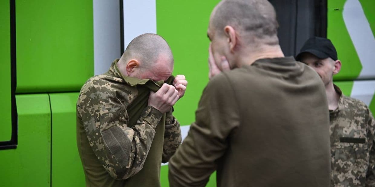 Велика частина повернутих сьогодні з російського полону — захисники Маріуполя та "Азовсталі" (фото, відео)