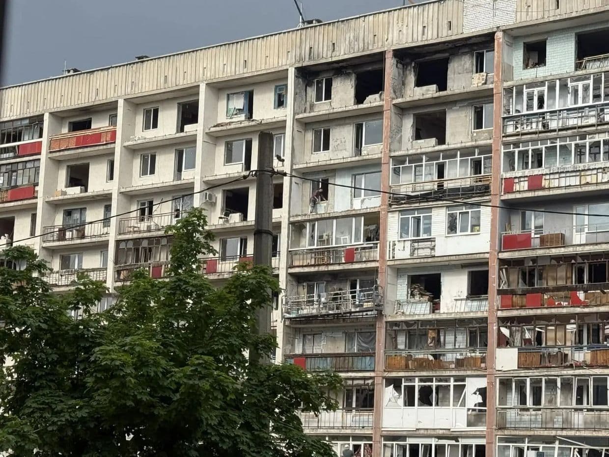 Багатоповерхівка в окупованому Лисичанську. Фото з відкритих джерел
