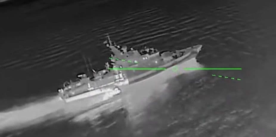 В СБС показали, как ударили по российскому сторожевому кораблю, трансформаторам и цистернам (видео)