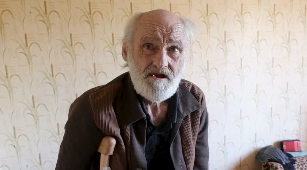 Несмотря на ежедневное уничтожение рашистами Николаевки на Донетчине, есть жители, которые отказывают эвакуироваться (видео)