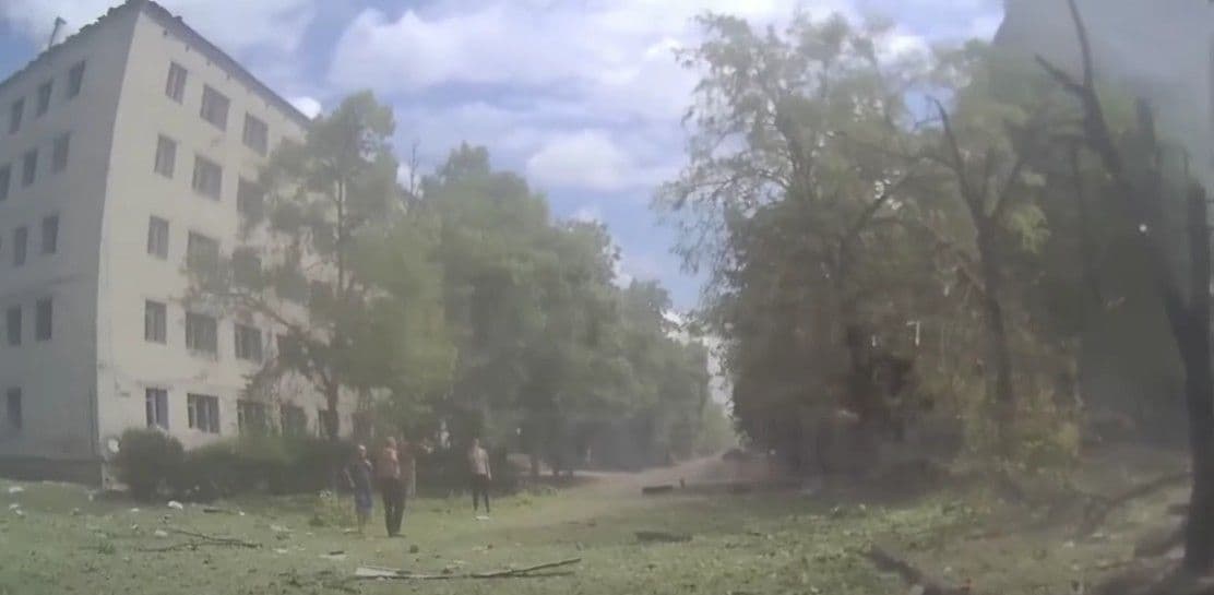У патрульні поліції показали перші хвилини після російського авіаудару по Слов'янську 13 червня (відео)