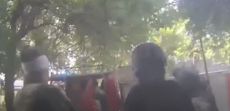 Патрульні показали перші хвилини після удару по житловому будинку в Краматорську 16 червня (відео)