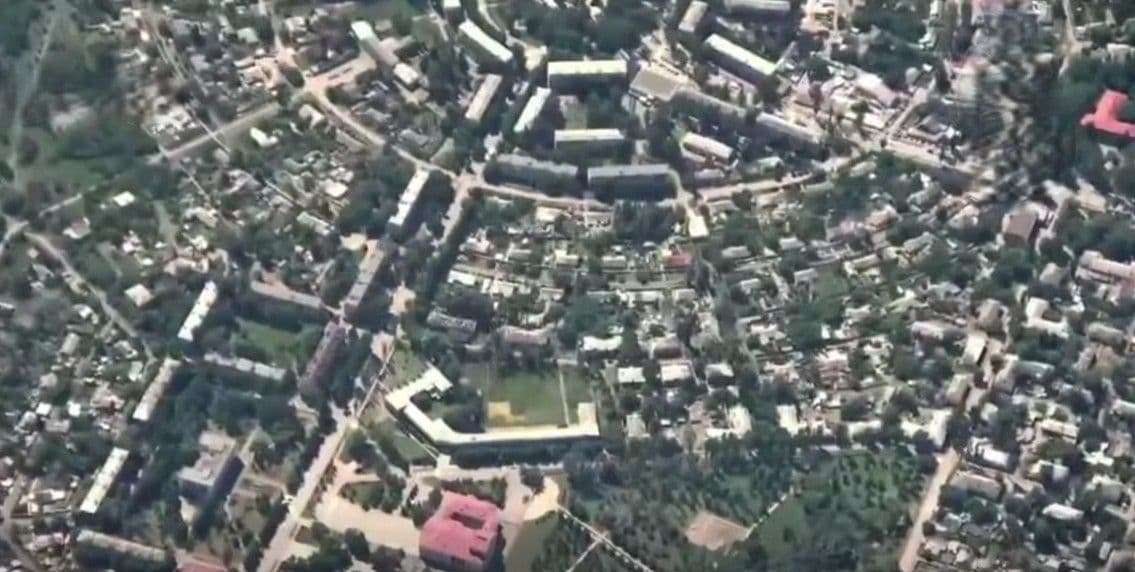 Дронарі з 42 ОМБр показали окупований Донецьк із висоти пташиного польоту (відео)