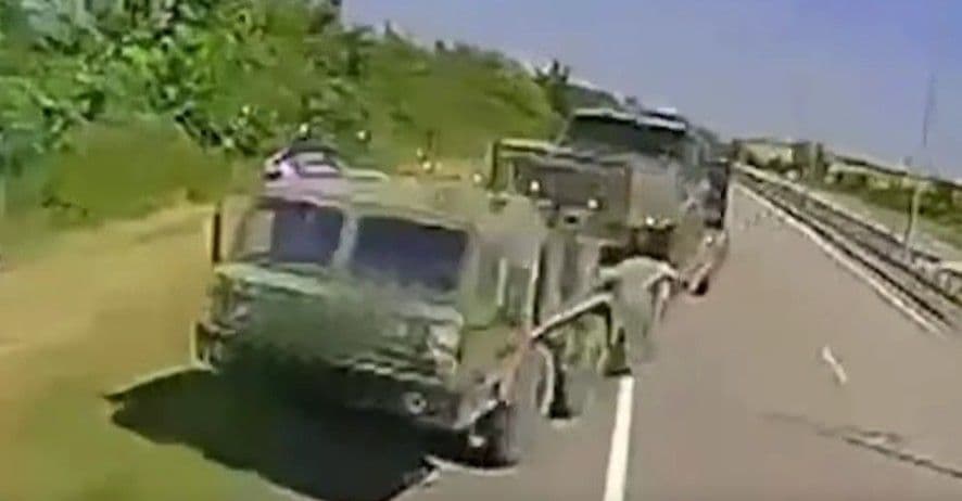Паливозаправники, тягач і бронетехніка: "Птахи Мадяра" та "К-2" вдарили по логістиці окупантів на ТОТ (відео)