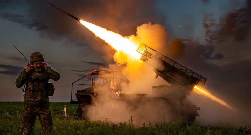 Стріляє РСЗВ. Фото: 23 ОМБр