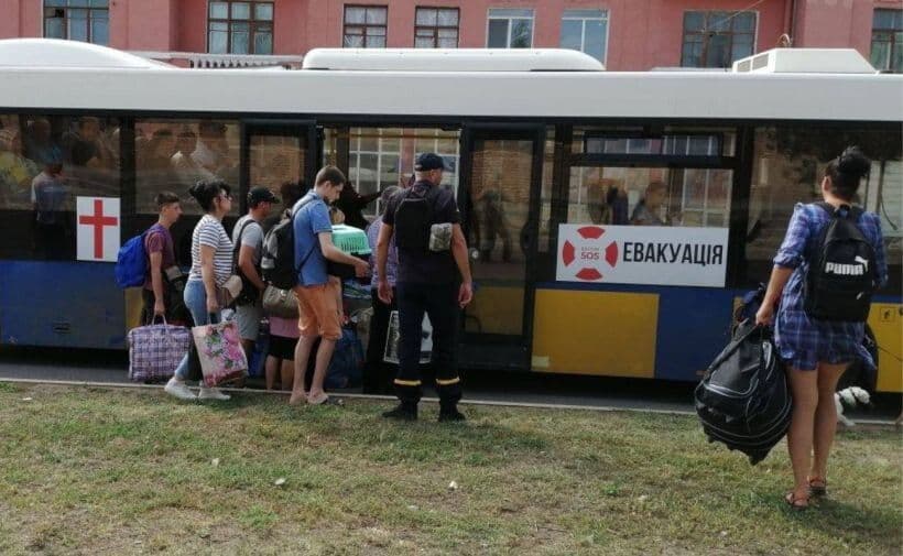 <em>Какую помощь получают эвакуированные семьи из Славянска. Фото: Главное управление ГСЧС Украины в Донецкой области</em>