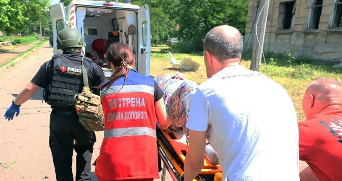 "Вибухноло в кімнаті, де я була": у поліції показали, як рятували поранених після бомбової атаки у Слов’янську (відео)