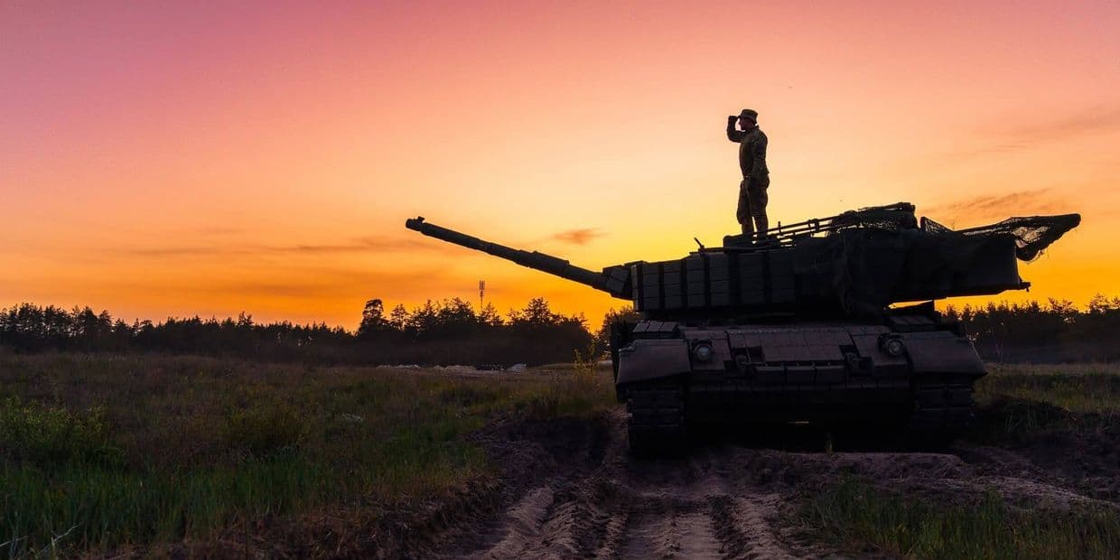 Украинский защитник на танке. Фото: 5 ОТМБр