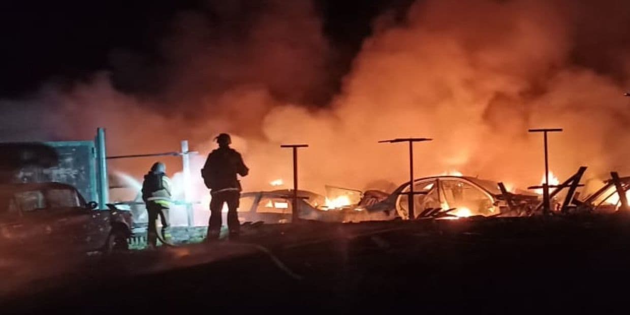 В Краматорске ликвидировали масштабный пожар после удара дрона (фото)