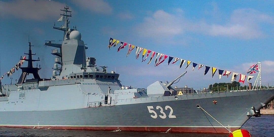 Українські дрони підпалили ворожий ракетний корвет "Бойкій" у російському Кронштадті (відео)