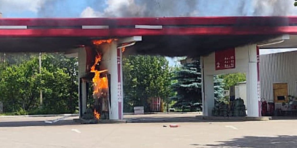 В Краматорске российский ударный дрон атаковал АЗС: начался пожар (фото)