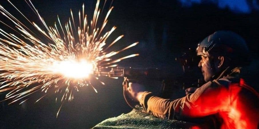 Стріляє український захисник. Фото: 14 ОМБр