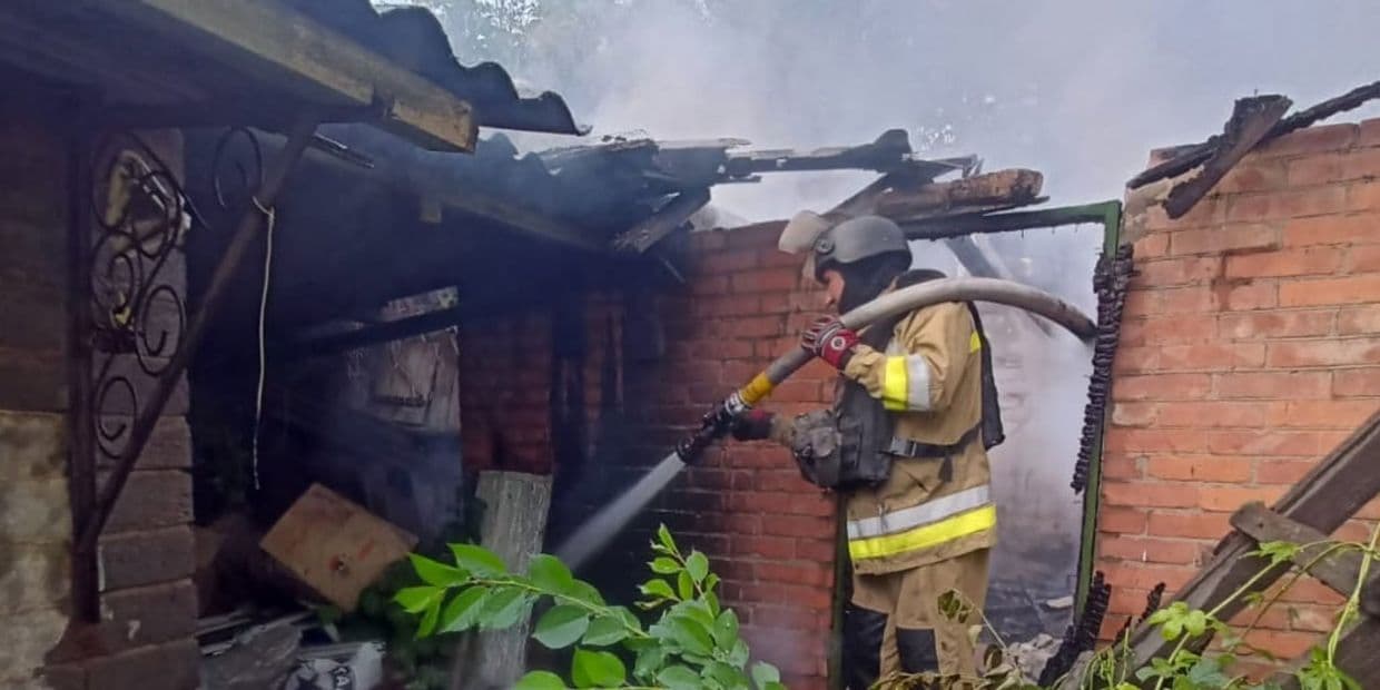 Огнеборцы ликвидировали 4 пожара, вызванные вражескими обстрелами Донетчины: что горело (фото, видео)