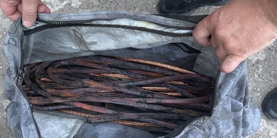 В Краматорске патрульные обнаружили мужчин с кабелями сомнительного происхождения (фото)