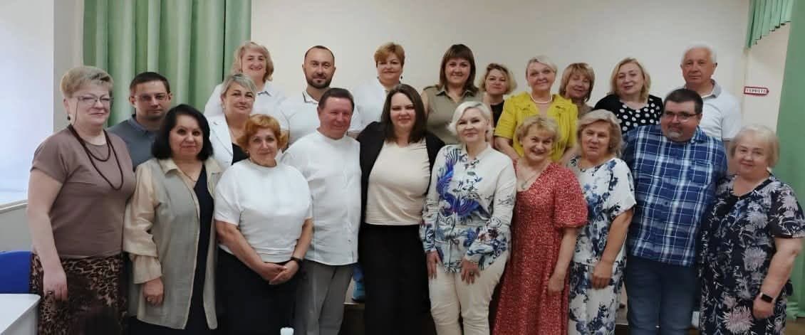 11 шкіл Луганщини реалізовуватимуть інноваційний освітній проєкт у сфері дистанційного навчання. Фото: Facebook/Луганська ОДА