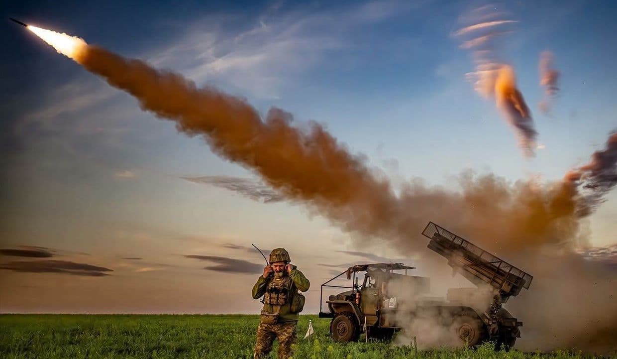 Стріляє РСЗВ. Фото: 23 ОМБр