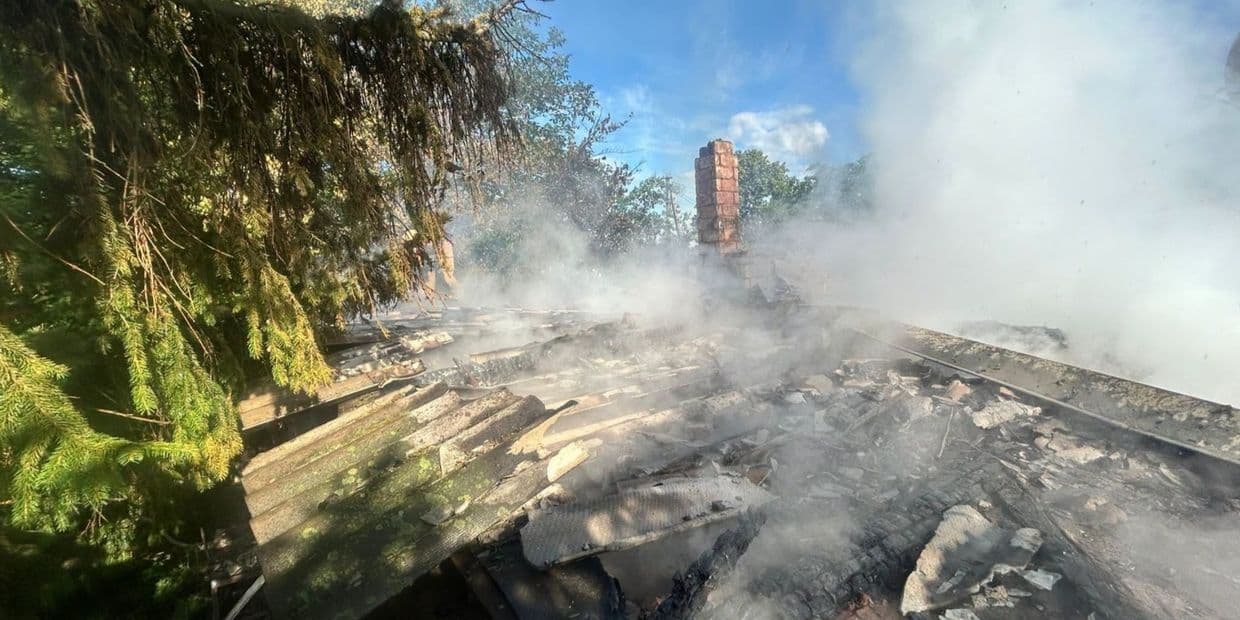 В Краматорске российский дрон попал в жилой дом: возник пожар (фото, видео)