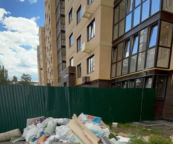 Розходиться по швах: у так званій "лнр" обговорюють новобудову окупантів "Авіатор"