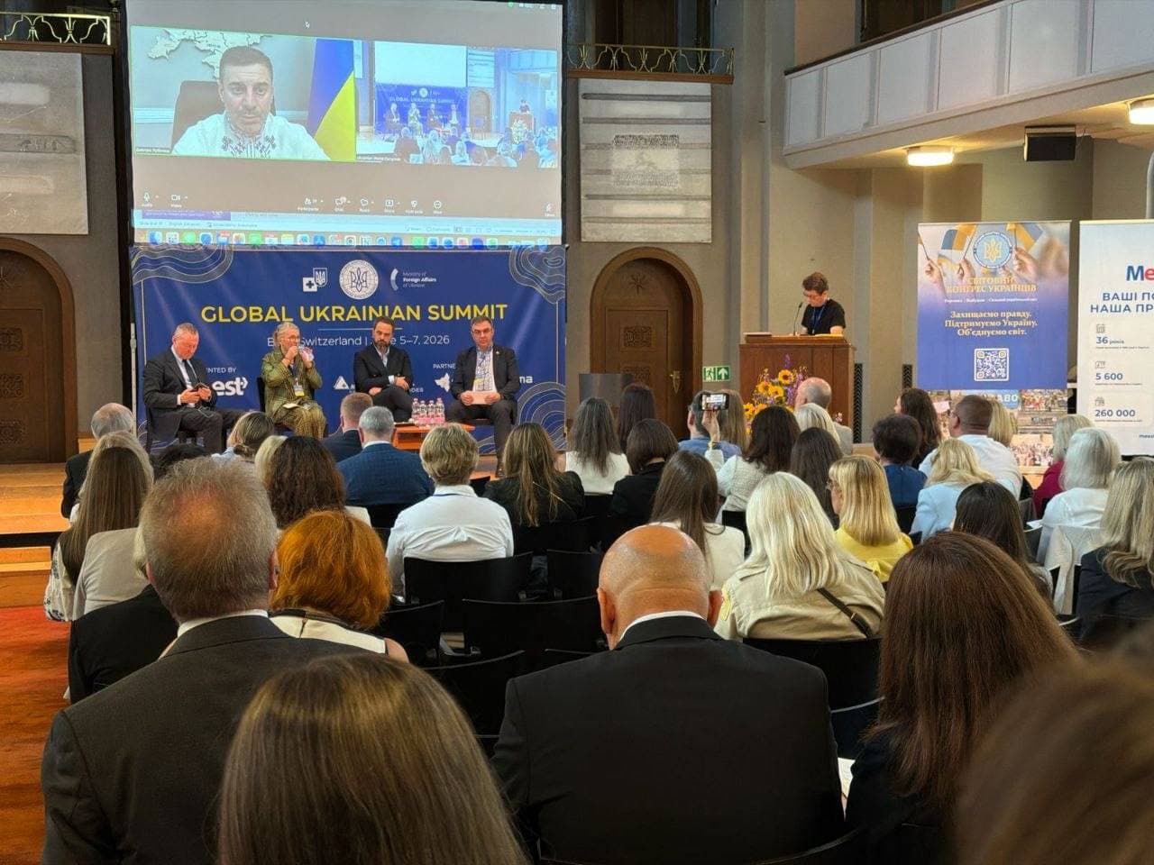 <a href="https://v-variant.com.ua/povierniennia-milioniv-ukrayintsiv-dodomu-biezpiekovi-gharantiyi-ta-zabiezpiechiennia-zhitlom-maiut-stati-osnovoiu-mizhnarodnoyi-politiki/"><em>Уполномоченный Верховной Рады Украины по правам человека Дмитрий Лубинец принял участие в Саммите мирового украинства. Фото: из Telegram</em></a>