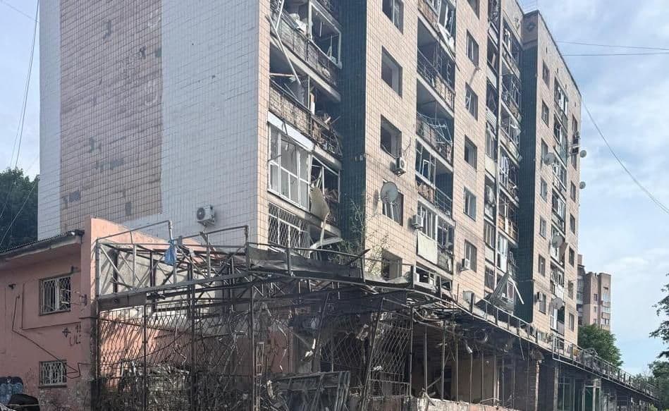 В результате ударов по Краматорску по меньшей мере 3 человека погибли и 1 был ранен