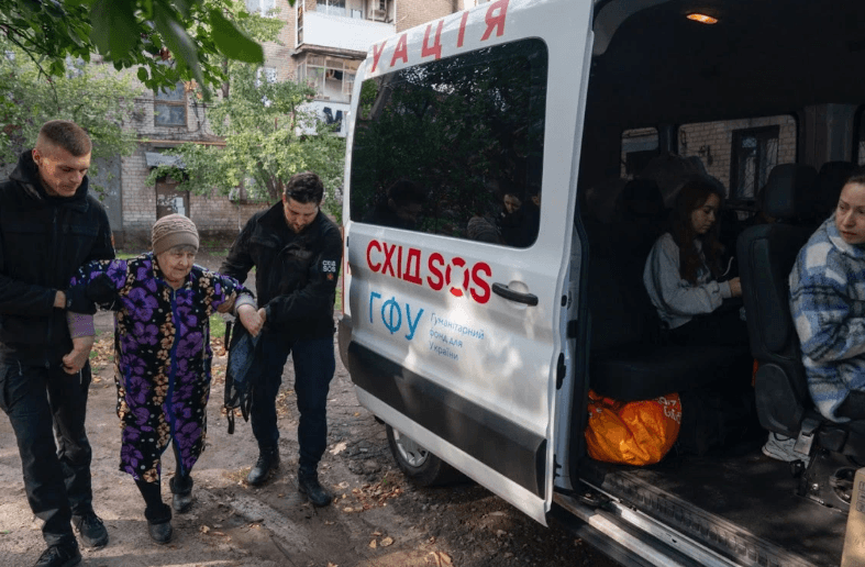 <em>У БФ "Схід SOS" розповіли, скільки людей евакуювали з Донеччини від початку року. Фото: БФ "Схід SOS"</em>