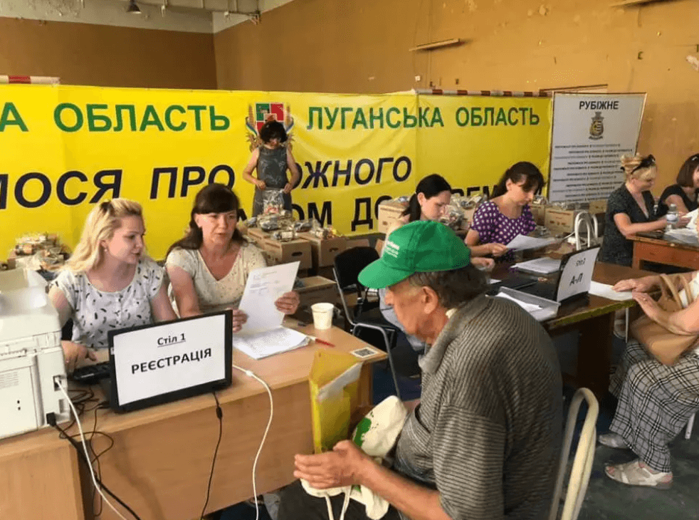 <em>Понад 209 тисяч переселенців з Луганщини перебувають на обліку в інших областях України. Фото: Telegram/Луганська ОВА</em>