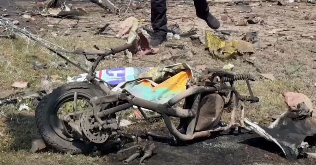 Патрульные показали первые минуты после вчерашних российских авиаударов по Славянску (видео)