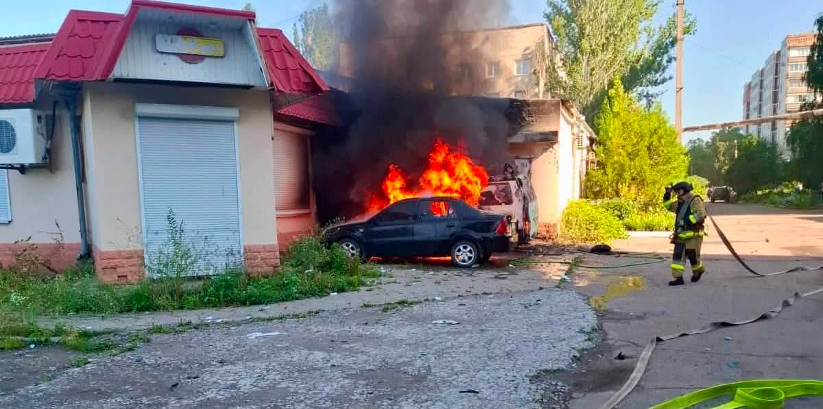 <em>Наслідки ворожої атаки у Слов'янську. Фото: ДСНС</em>