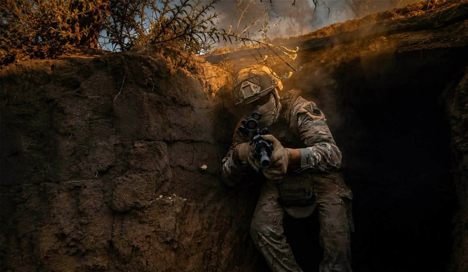 <em>Фото: 56 окрема мотопіхотна Маріупольська бригада. Український військовий.</em>