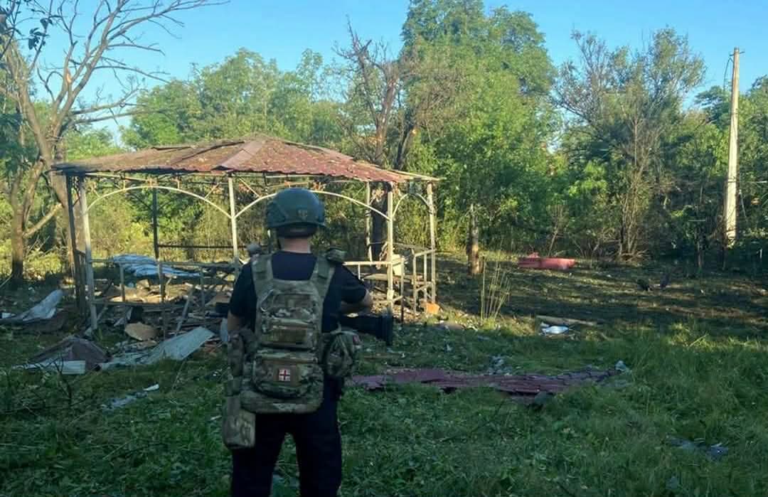 <em>Наслідки обстрілів на Донеччині. Фото: поліція</em>