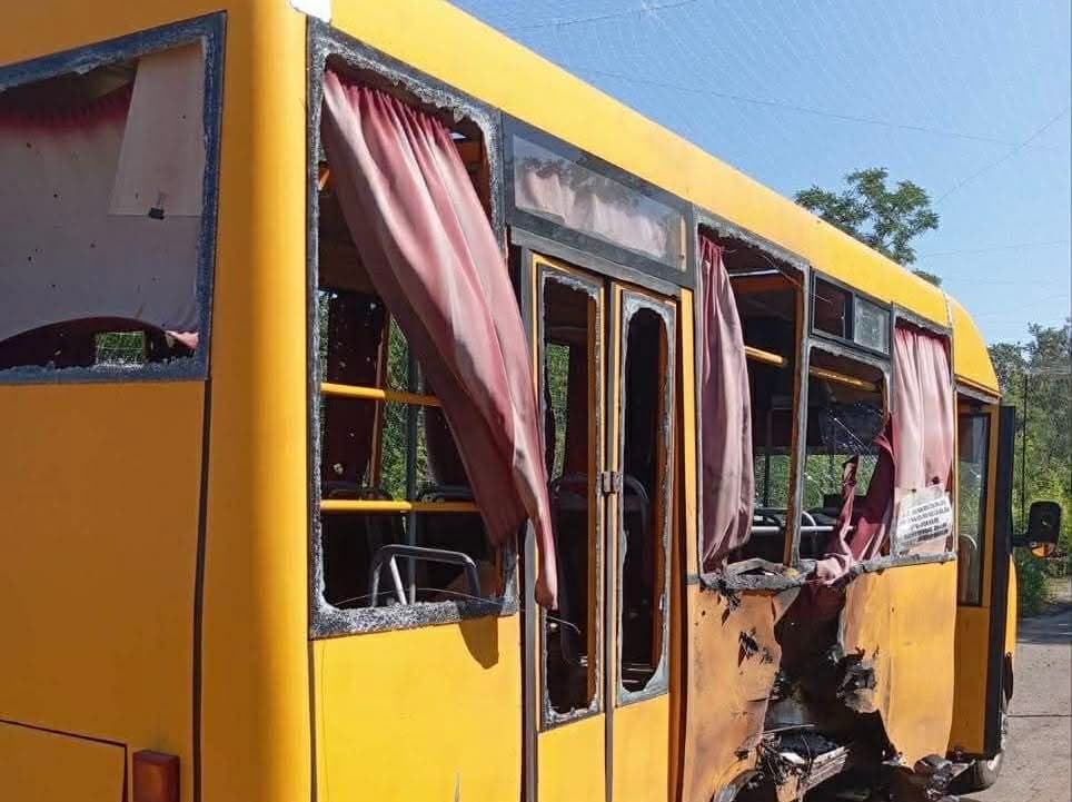 У Слов’янську ворог обстріляв пасажирський автобус: є поранені