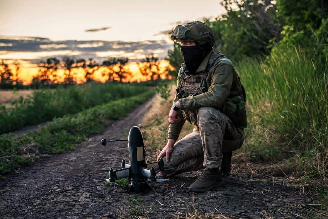 <em>Украинский военный с дроном. Фото: из поста Генштаба</em>
