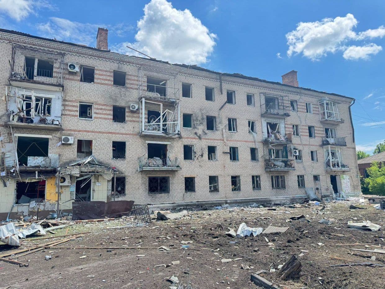 <em>Наслідки обстрілу у Слов'янську. Фото: МВА</em>