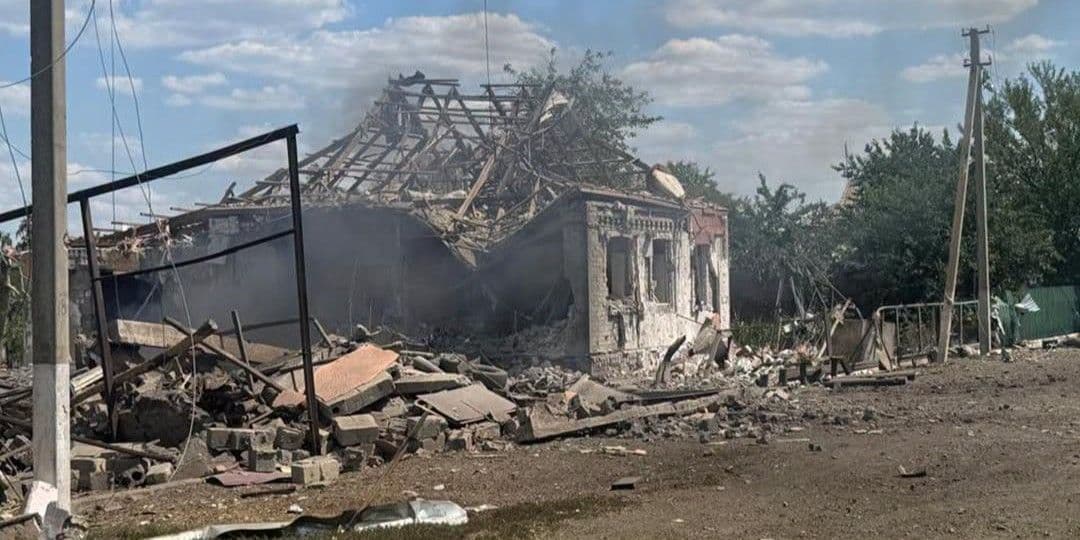 Розбиті оселі, АЗС та школа: наслідки терористичних ударів окупантів по Донеччині (фото)