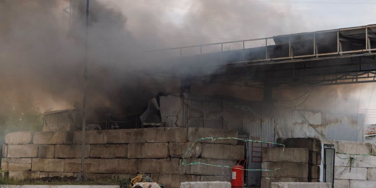 Ворог неодноразово бив по АЗС у Краматорську: гасіння пожеж довелося призупинити через небезпеку (фото, відео)