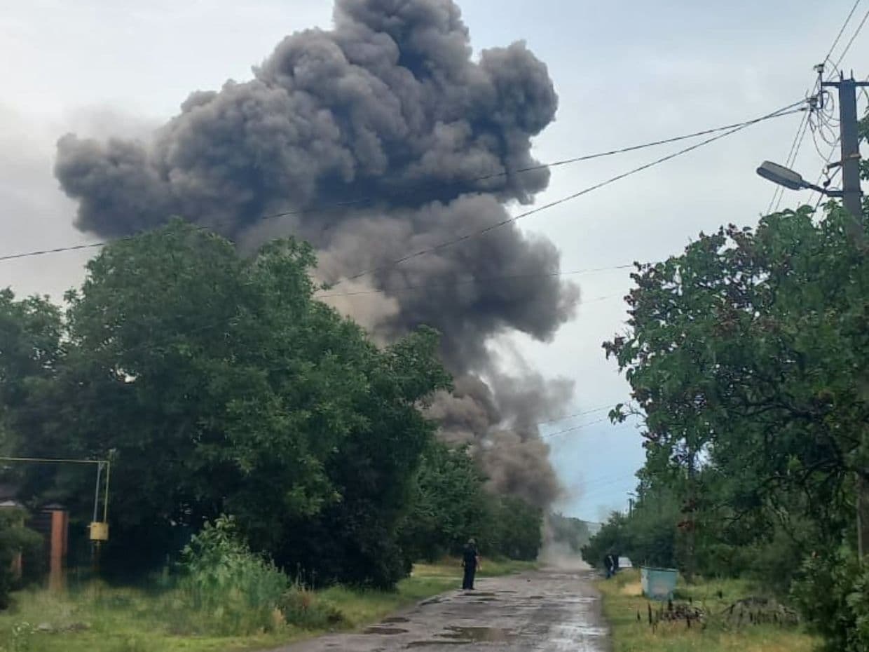 Краматорський район під ворожим вогнем: горіли житлові будинки та АЗС (фото)