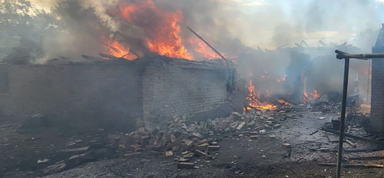 У Слов'янську ворожі дрони пошкодили 17 будинків, виникла пожежа (фото)