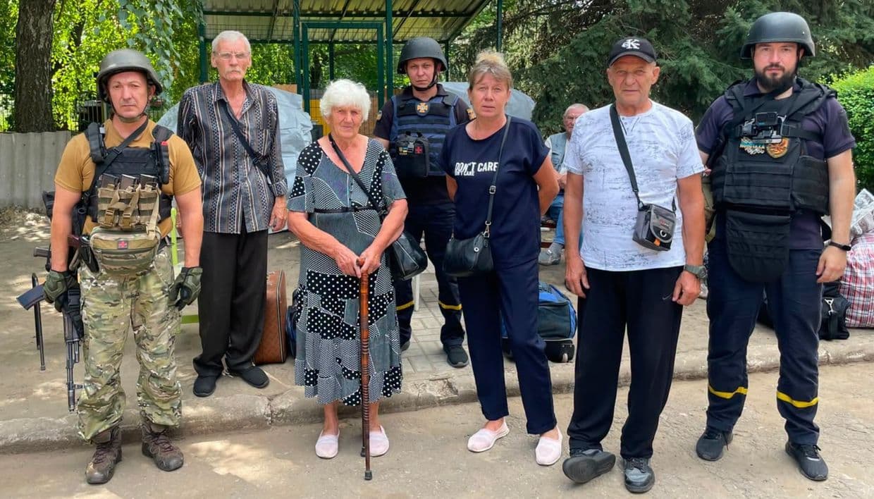 Протягом тижня евакуатори "Фенікс" вивезли з Дружківки 16 людей, зокрема 5 маломобільних осіб (фото)